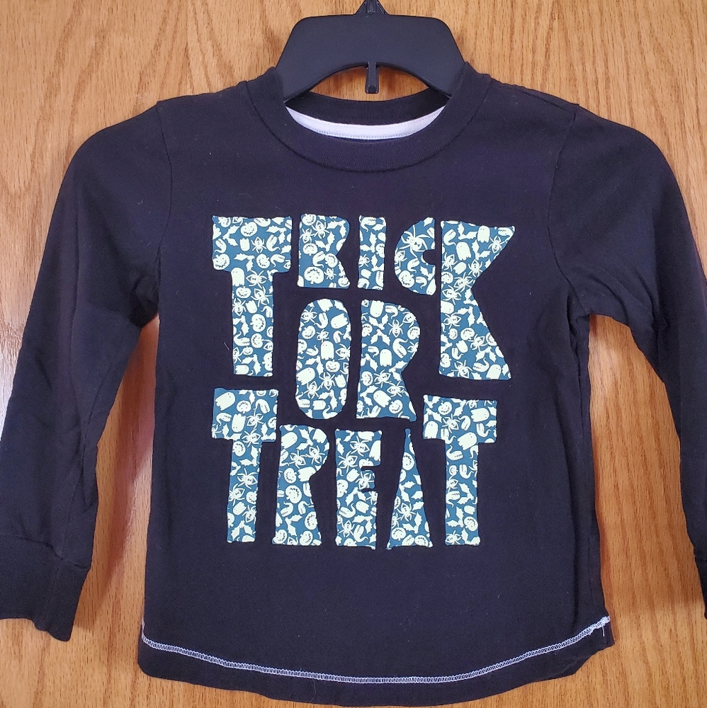 Girls 5T glow in the dark black Trick or Treat tee